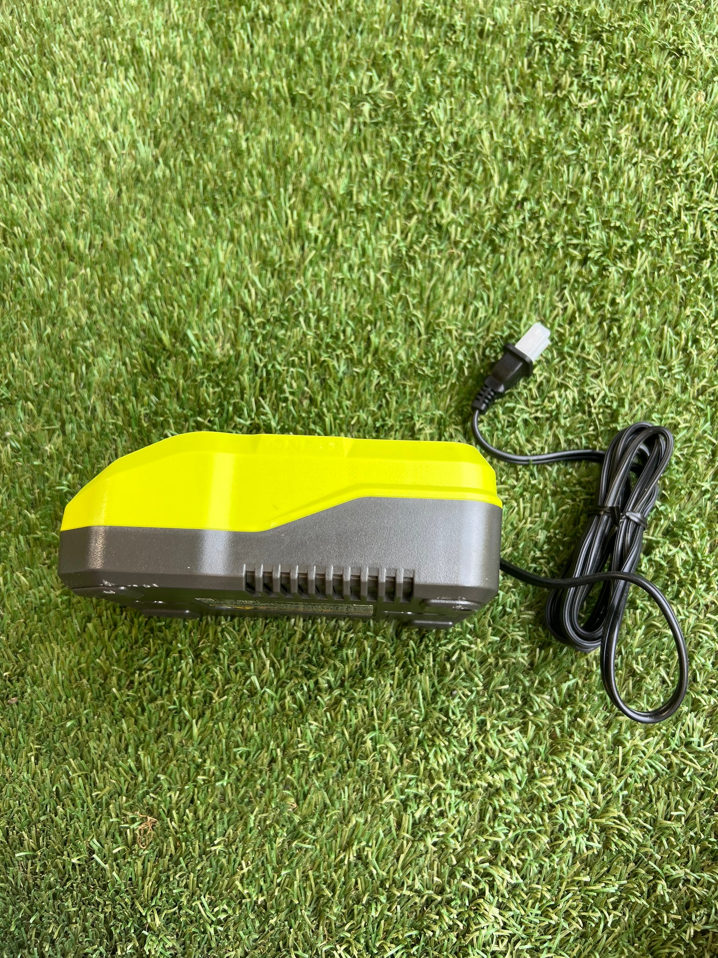 RYOBI ONE+ 18V Fast Charger