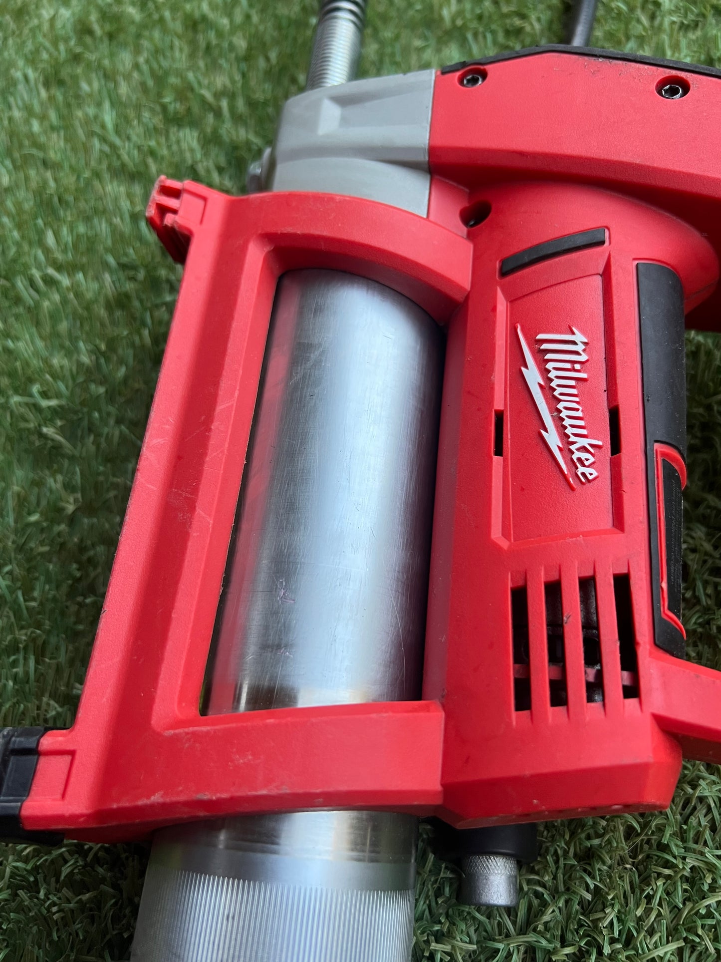 Milwaukee M12 12V Lithium-Ion Cordless Grease Gun (Tool-Only)