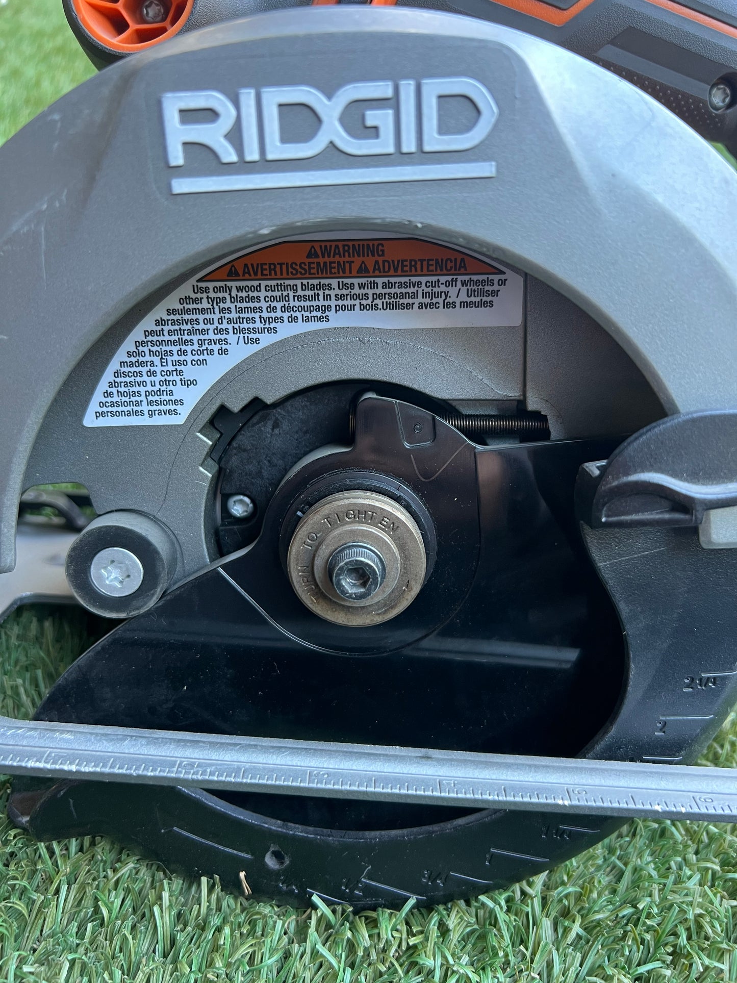 RIDGID 18V Cordless 6 1/2 in. Circular Saw (Tool Only)