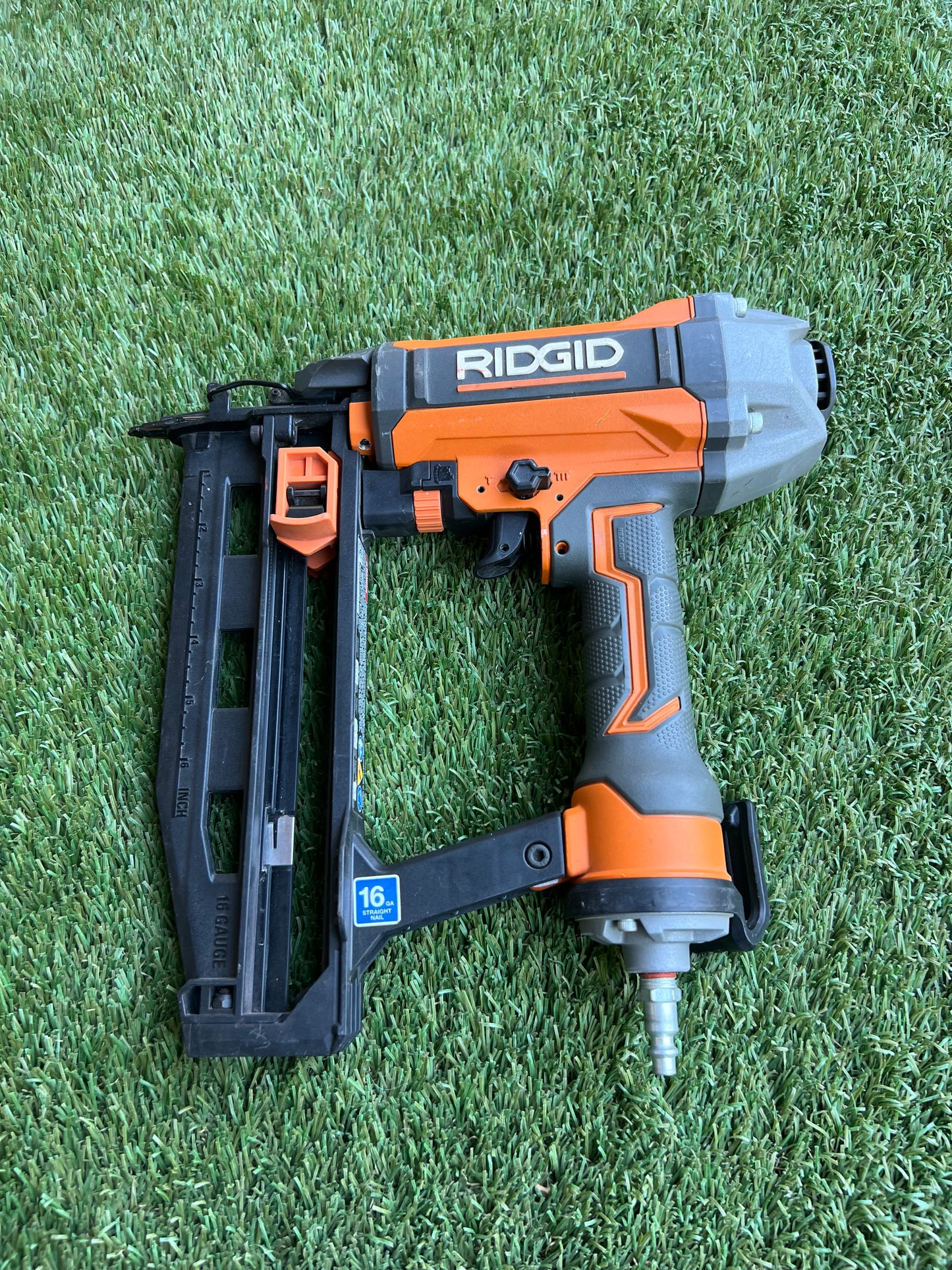 RIDGID Pneumatic 16-Gauge 2-1/2 in. Straight Finish Nailer with CLEAN DRIVE Technology