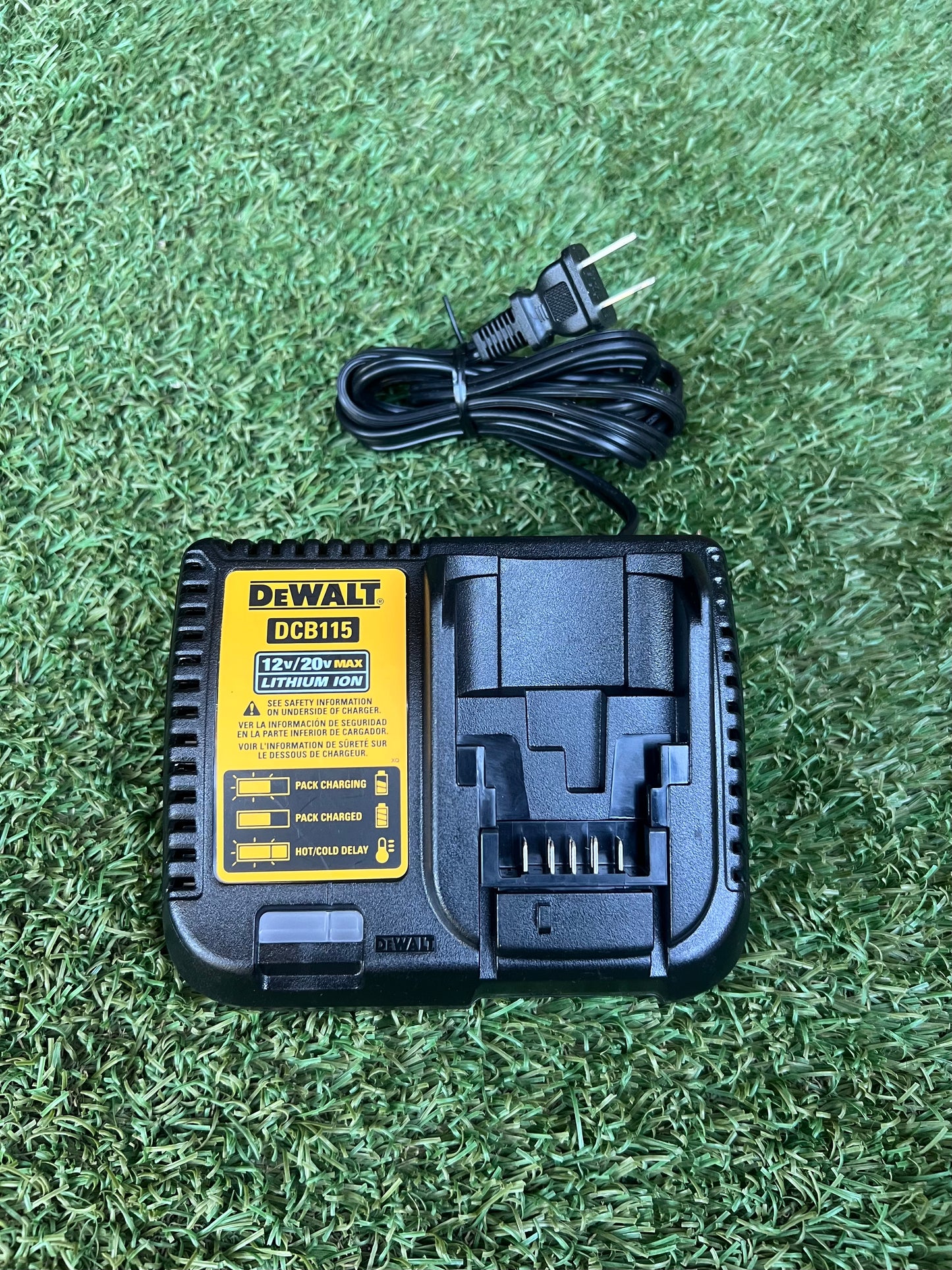 DEWALT 12V to 20V MAX Charger