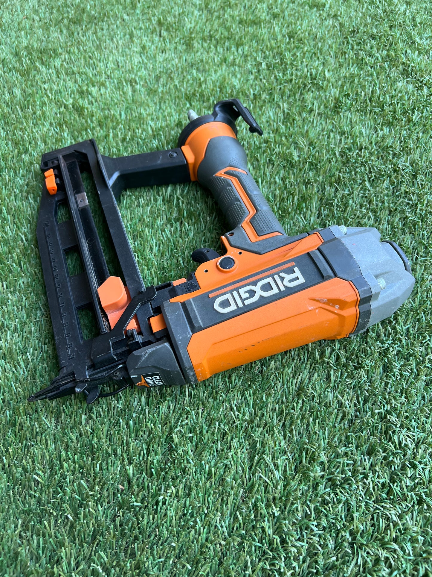 RIDGID Pneumatic 16-Gauge 2-1/2 in. Straight Finish Nailer with CLEAN DRIVE Technology