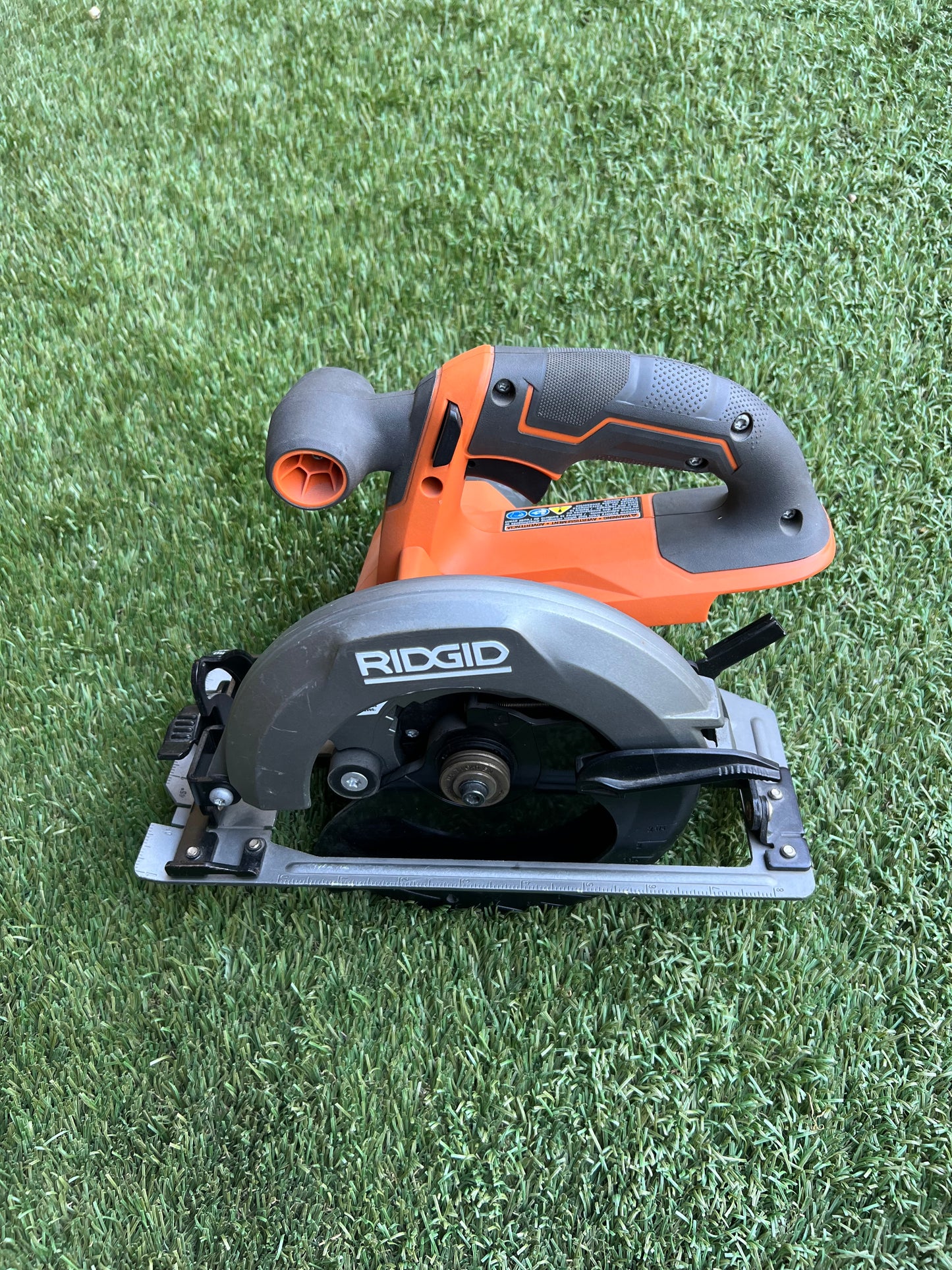 RIDGID 18V Cordless 6 1/2 in. Circular Saw (Tool Only)