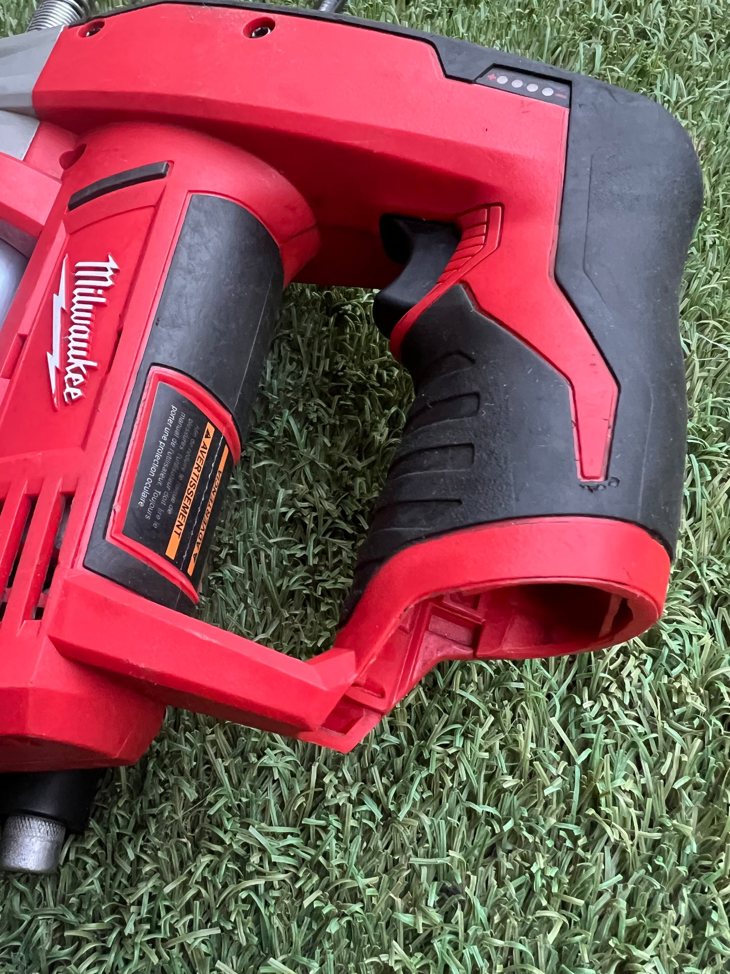 Milwaukee M12 12V Lithium-Ion Cordless Grease Gun (Tool-Only)