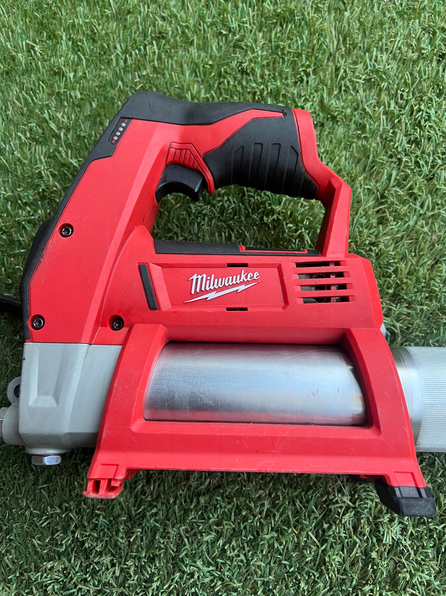 Milwaukee M12 12V Lithium-Ion Cordless Grease Gun (Tool-Only)