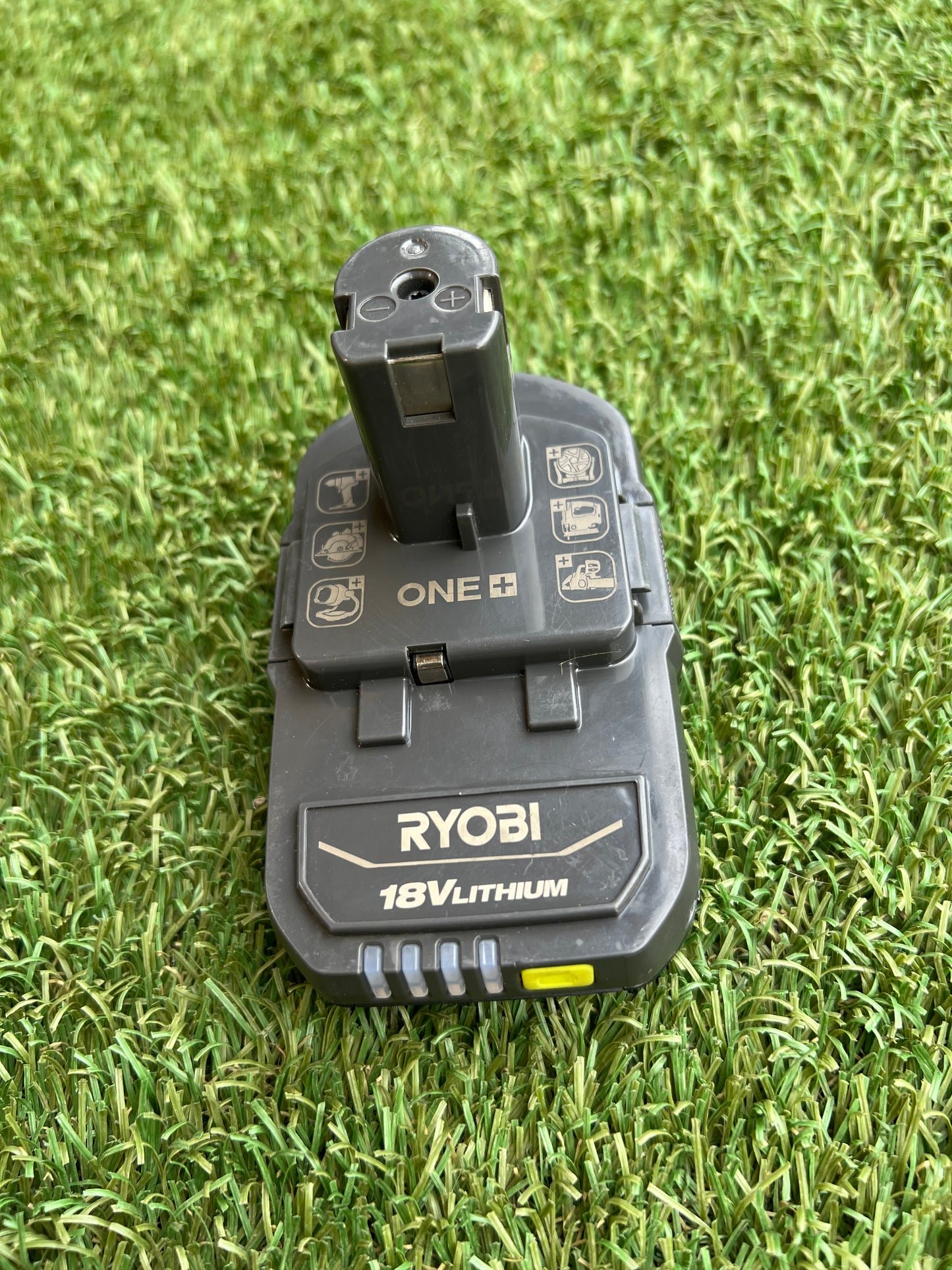 RYOBI ONE+ 18V Lithium-Ion 2.0 Ah Compact Battery